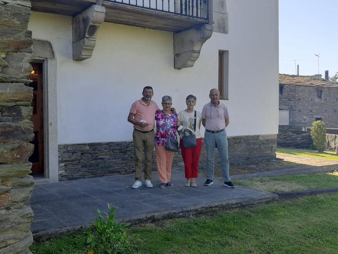 De Neda e San Sadurniño viñeron estes casais para coñeceren a casa natal de Manuel María