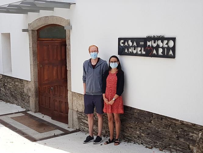 Iria e David non quixeron deixar de pasar este verán sen coñeceren a Casa-Museo Manuel María