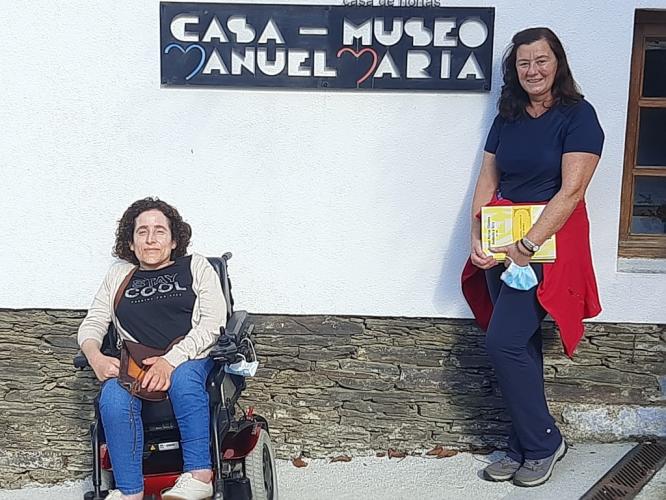 Raquel e Belén viñeron visitar a Casa-Museo Manuel María tras facer un roteiro pola contorna da torre de Caldaloba
