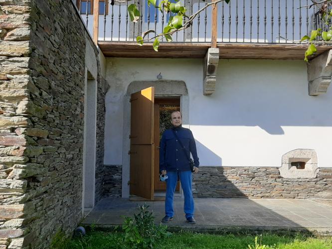 José Carlos veu visitar a casa natal do seu mestre de literatura na academia Balmes de Monforte