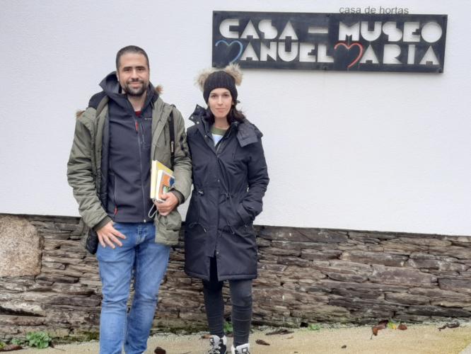 Borxa e Sandra de camiño ao Castro de Viladonga fixeron parada en Outeiro de Rei para coñecer a Casa-Museo Manuel María