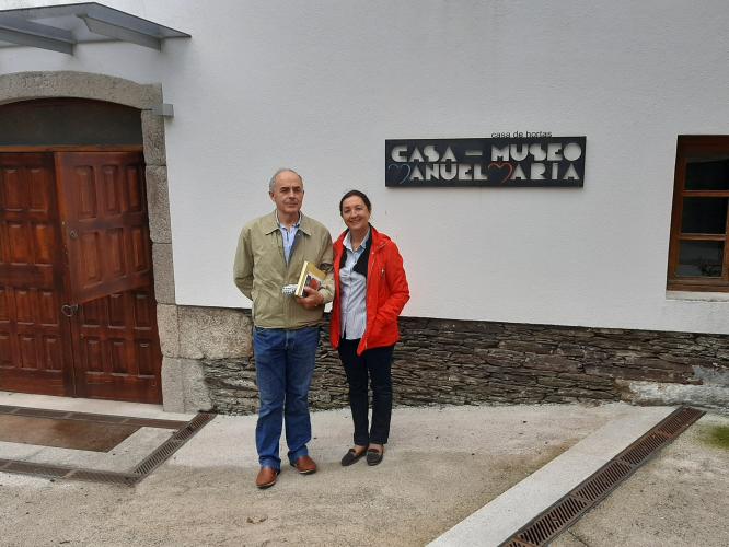 Manuel e Asun aproveitando o seu paso pola Feira de Artesanía de Outeiro viñeron visitar a Casa-Museo Manuel María