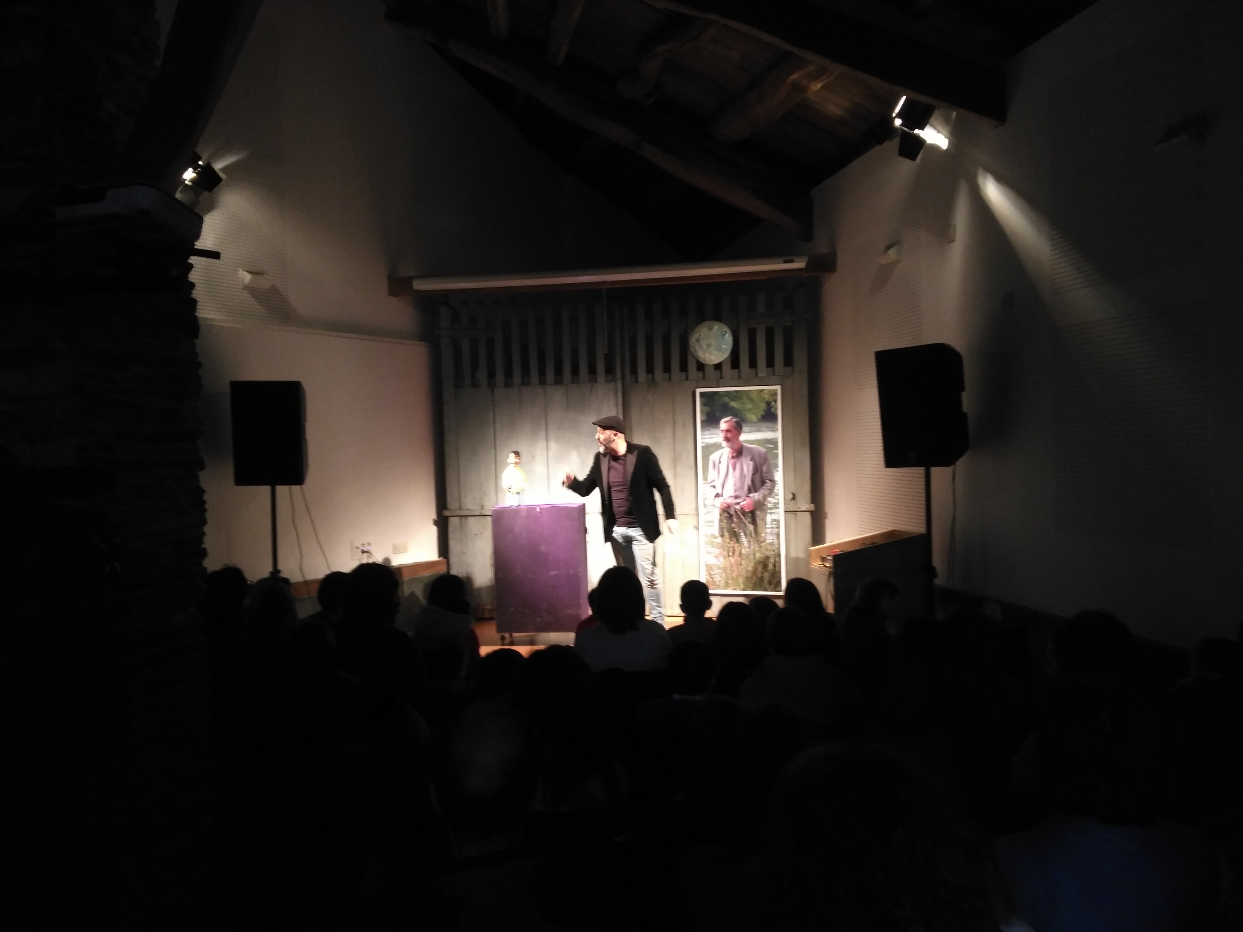 O noso auditorio quedou pequeno para coñecer O conto de Barriga Verde