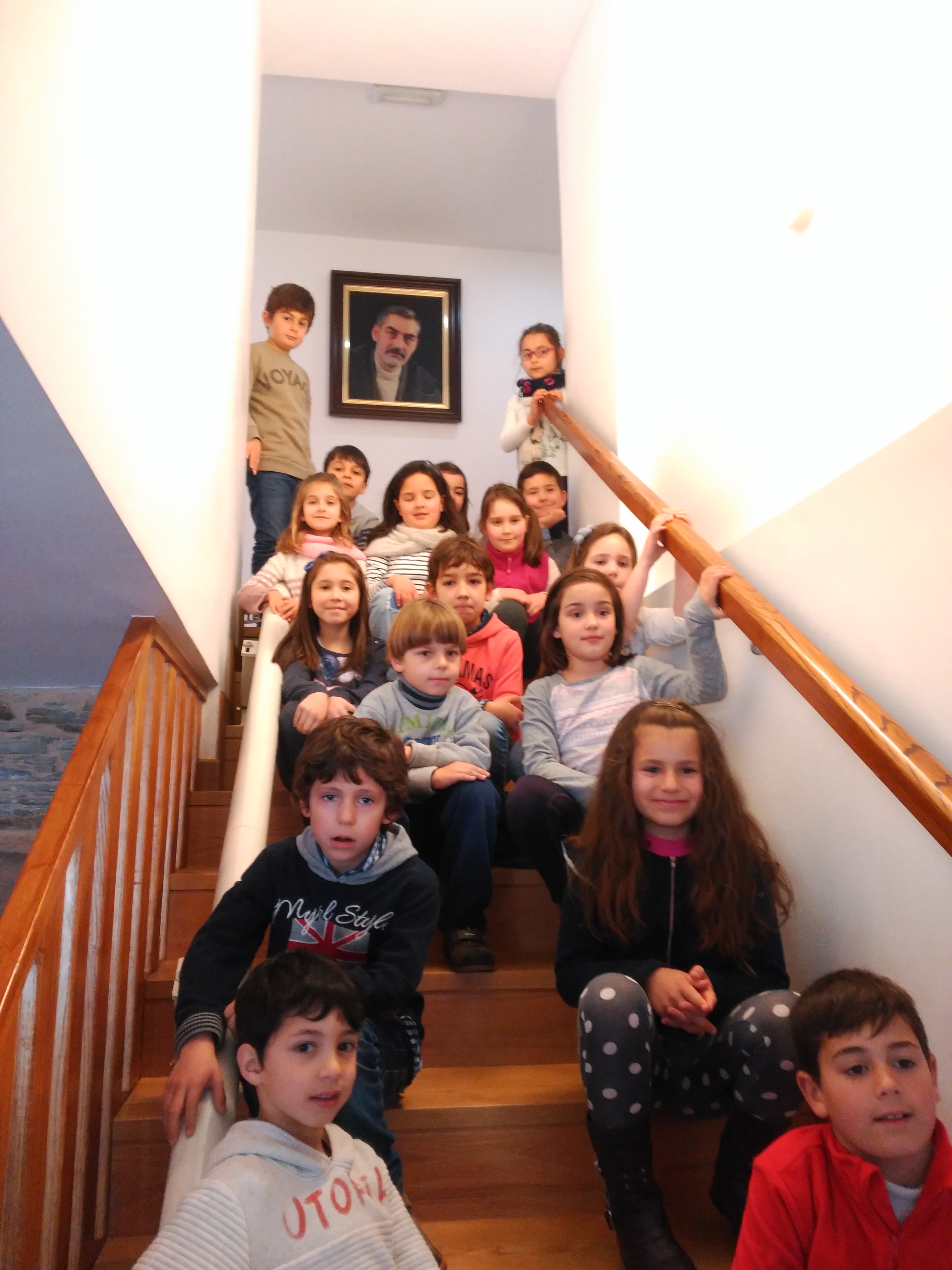 As nenas e nenos de 1º e 2º do colexio de Outeiro de Rei abriron a nova xeira de visitas escolares deste curso