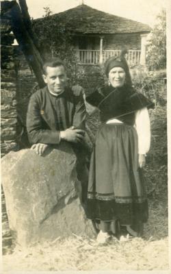 A avoa María Antonia e o tío crego Xosé Fernández