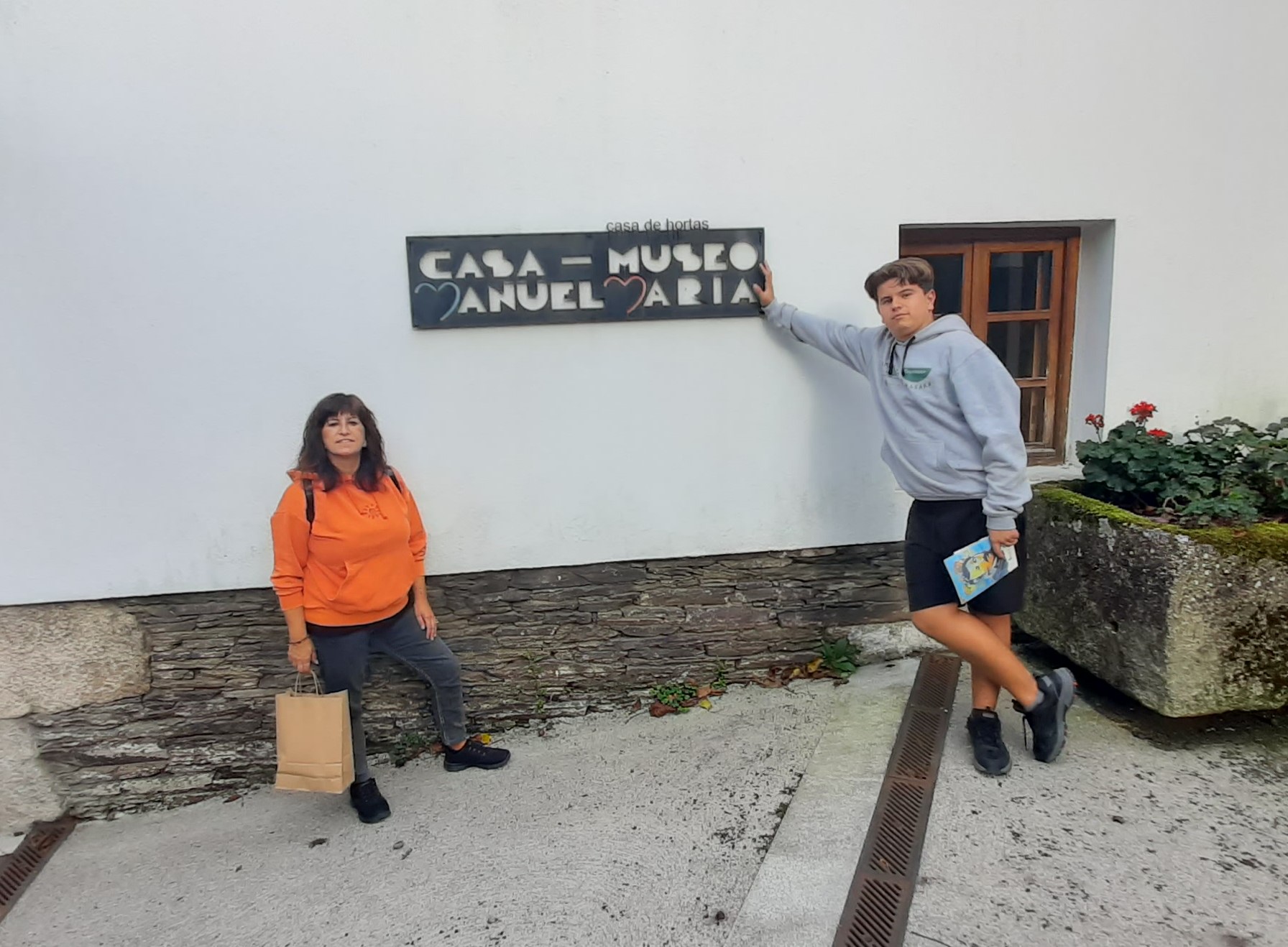 De Villagarcía viñeron para coñecer un bocado máis a Manuel María